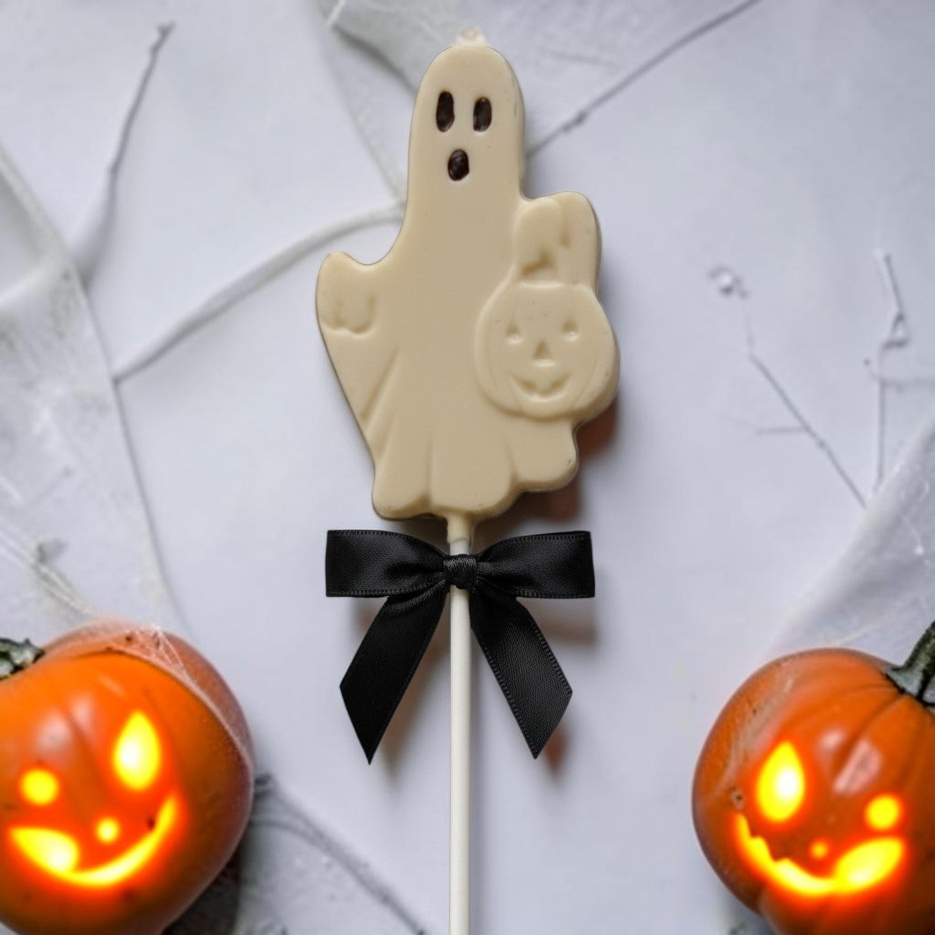 Not-So-Spooky Ghost Chocolate Pop